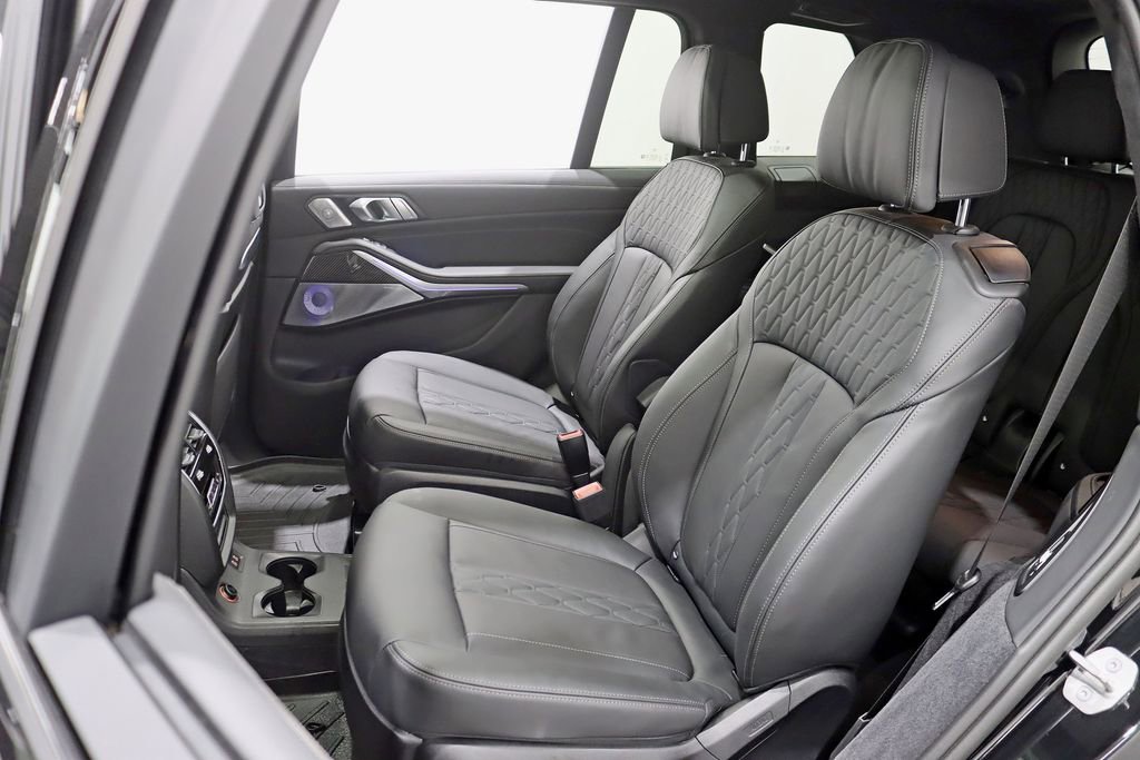 Used 2024 BMW X7 M60i w/ Executive Package image 34