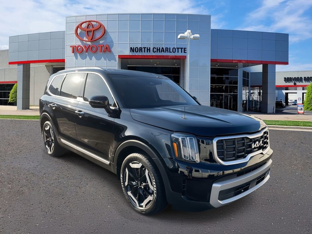 Used 2023 Kia Telluride S w/ S Sunroof Package