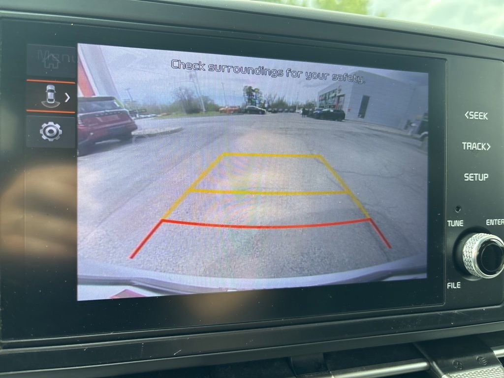 Used 2023 Kia Carnival LX FWD image 31
