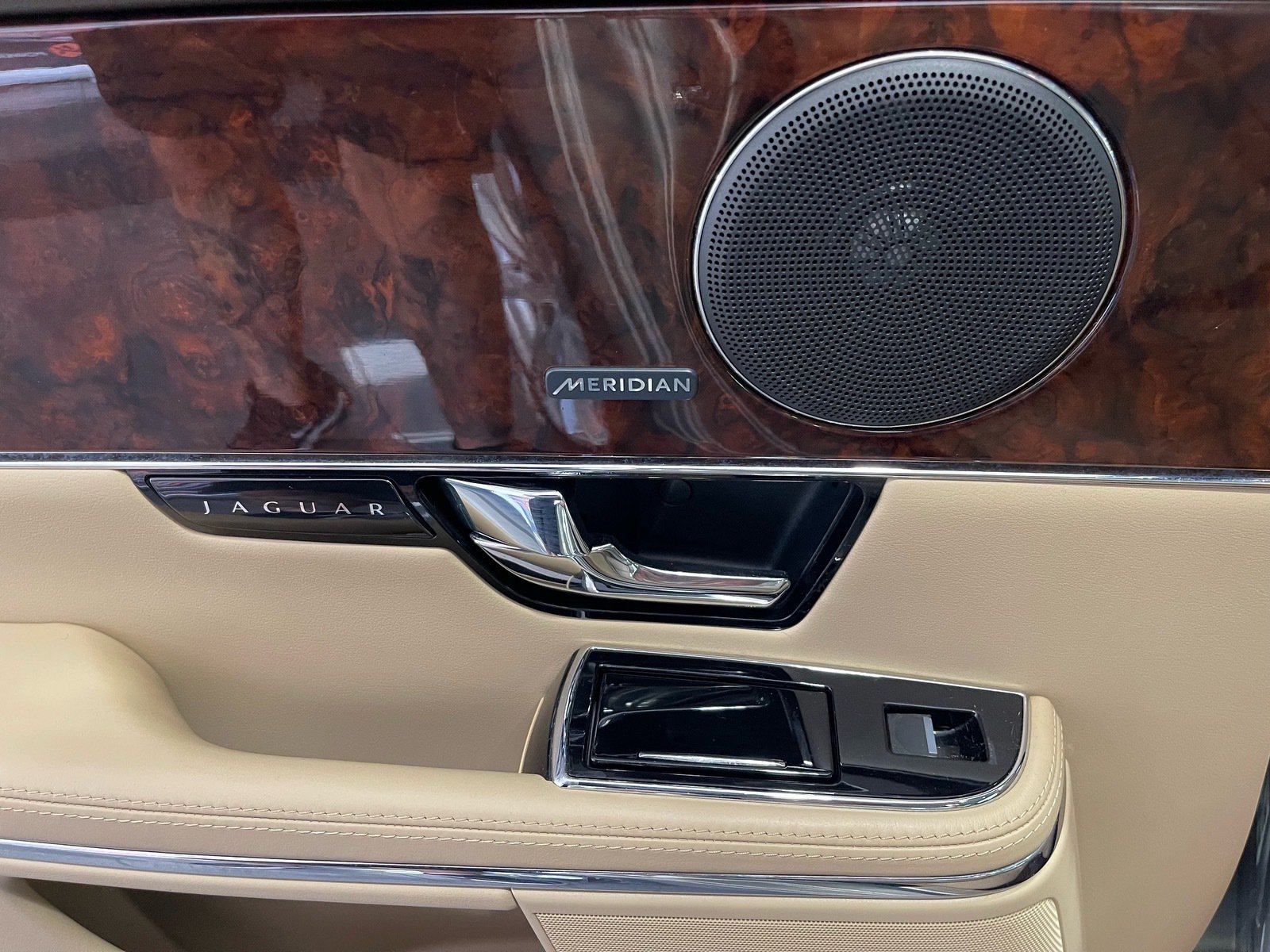 Used 2013 Jaguar XJ RWD image 32
