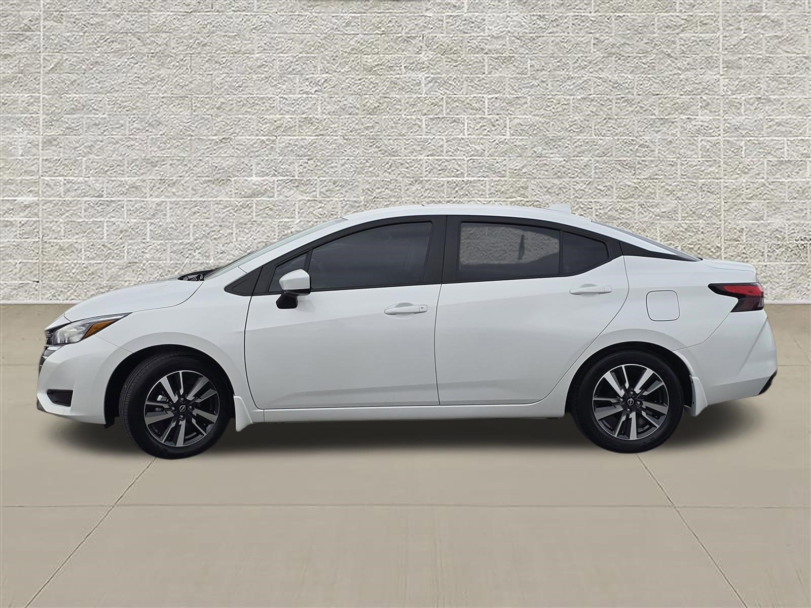 Used 2025 Nissan Versa SV w/ Trunk Package image 4