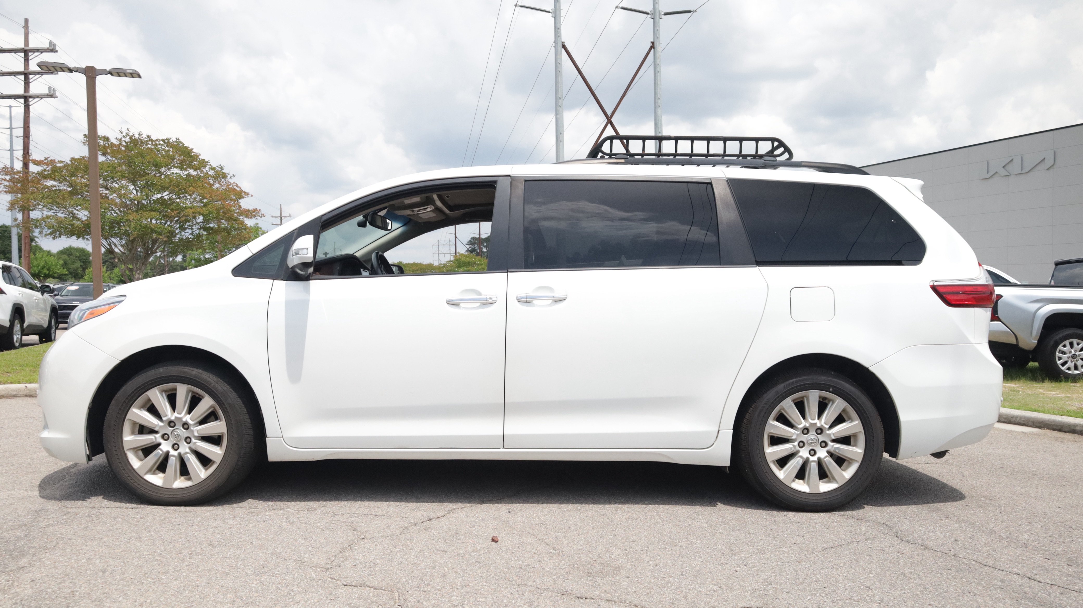 Used 2015 Toyota Sienna Limited Premium AWD/4WD image 2