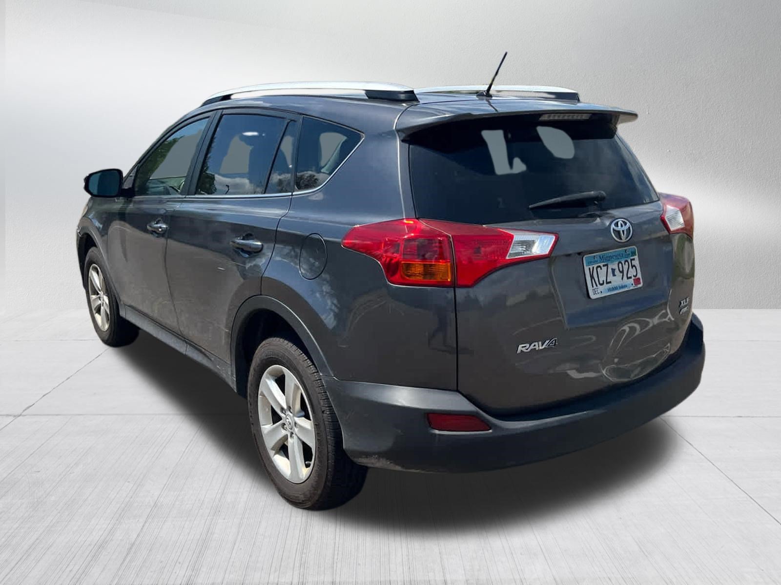 Used 2013 Toyota RAV4 XLE AWD/4WD image 4
