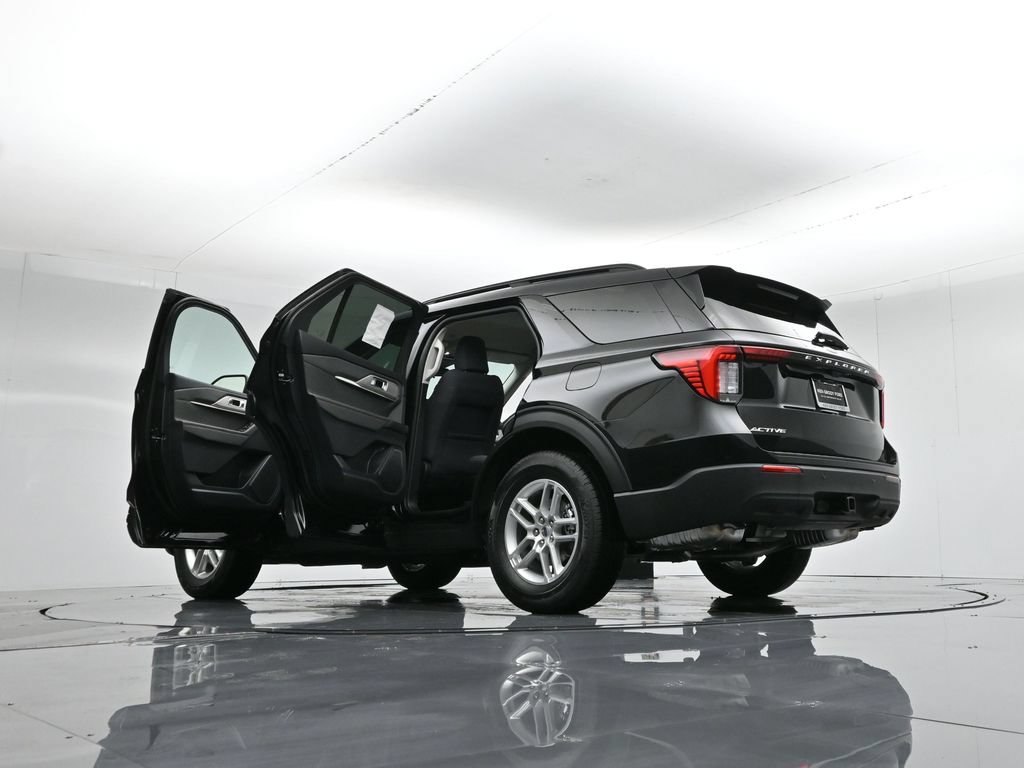 New 2026 Ford Explorer Active RWD image 3