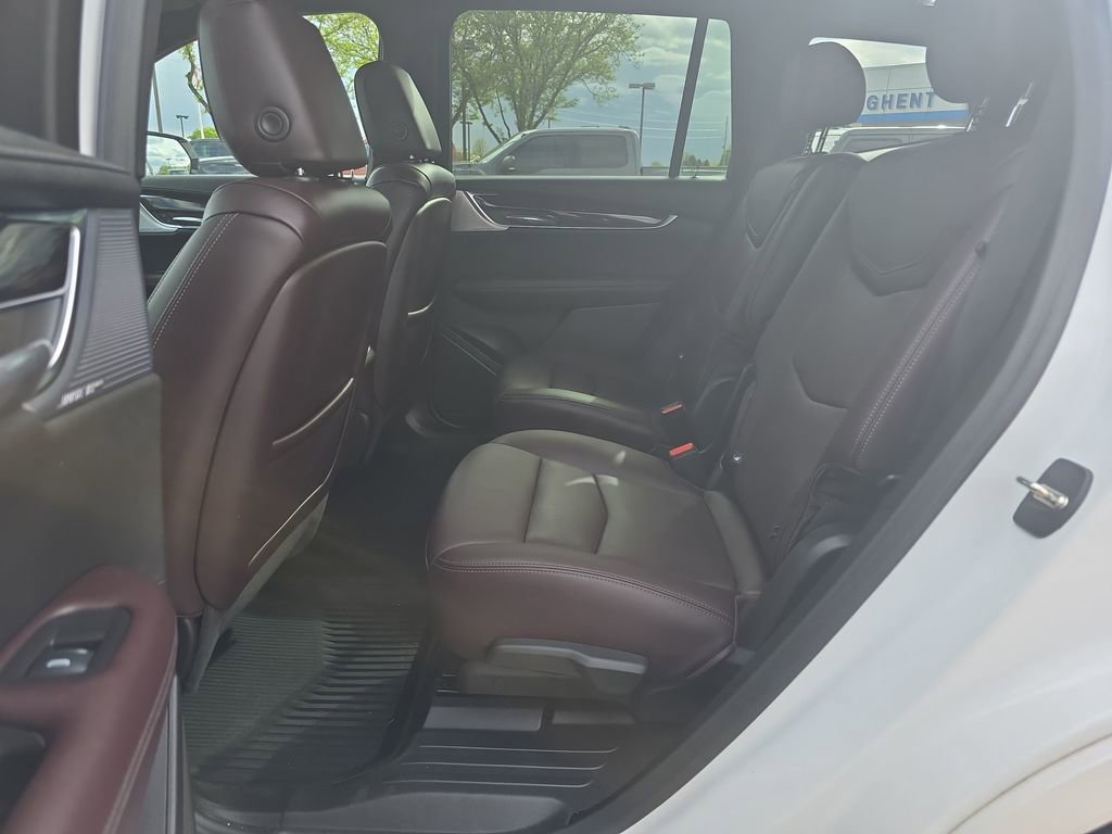 Used 2023 Cadillac XT6 Premium Luxury w/ Technology Package AWD/4WD image 25
