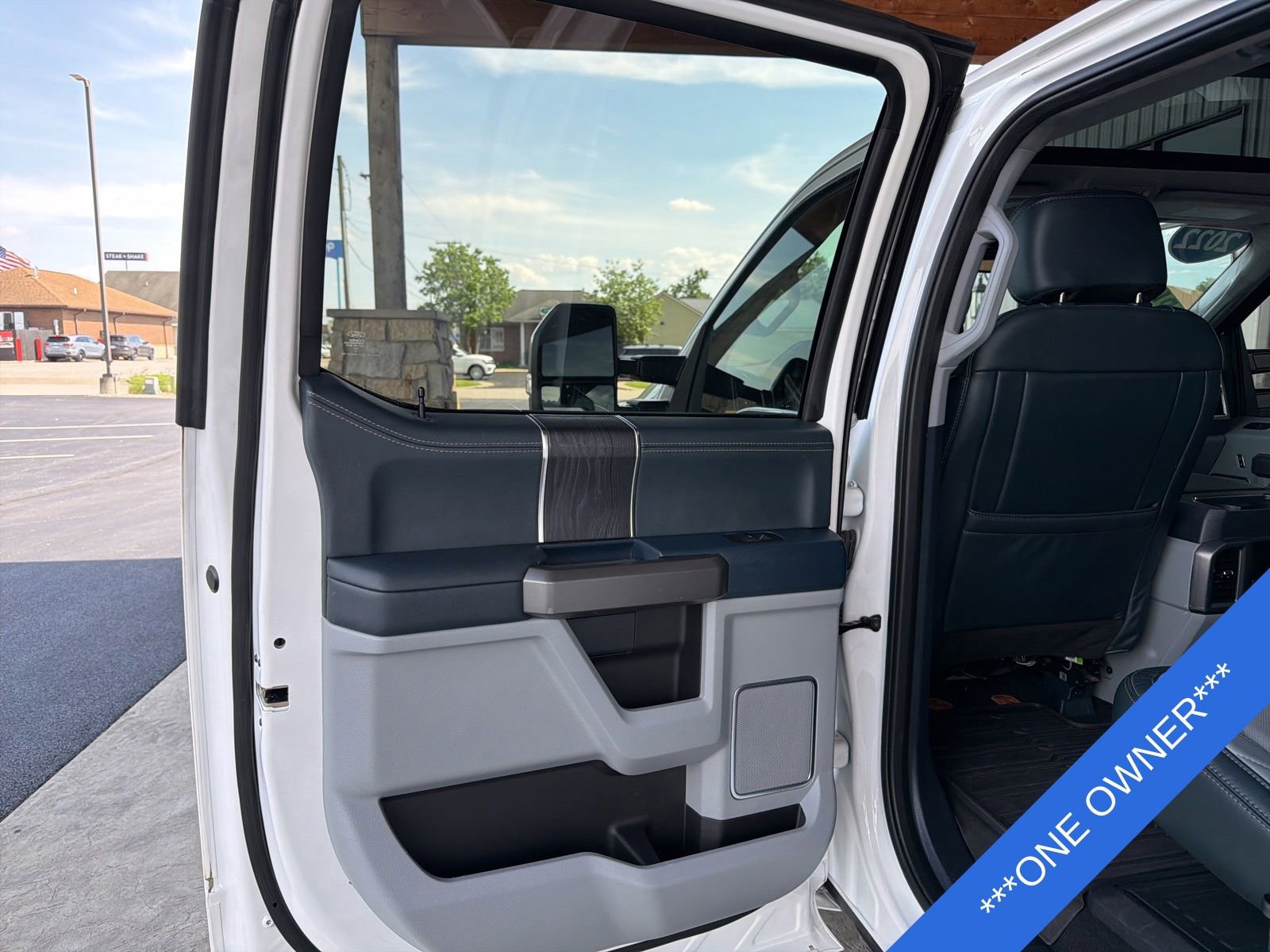 Used 2022 Ford F350 Limited AWD/4WD image 2
