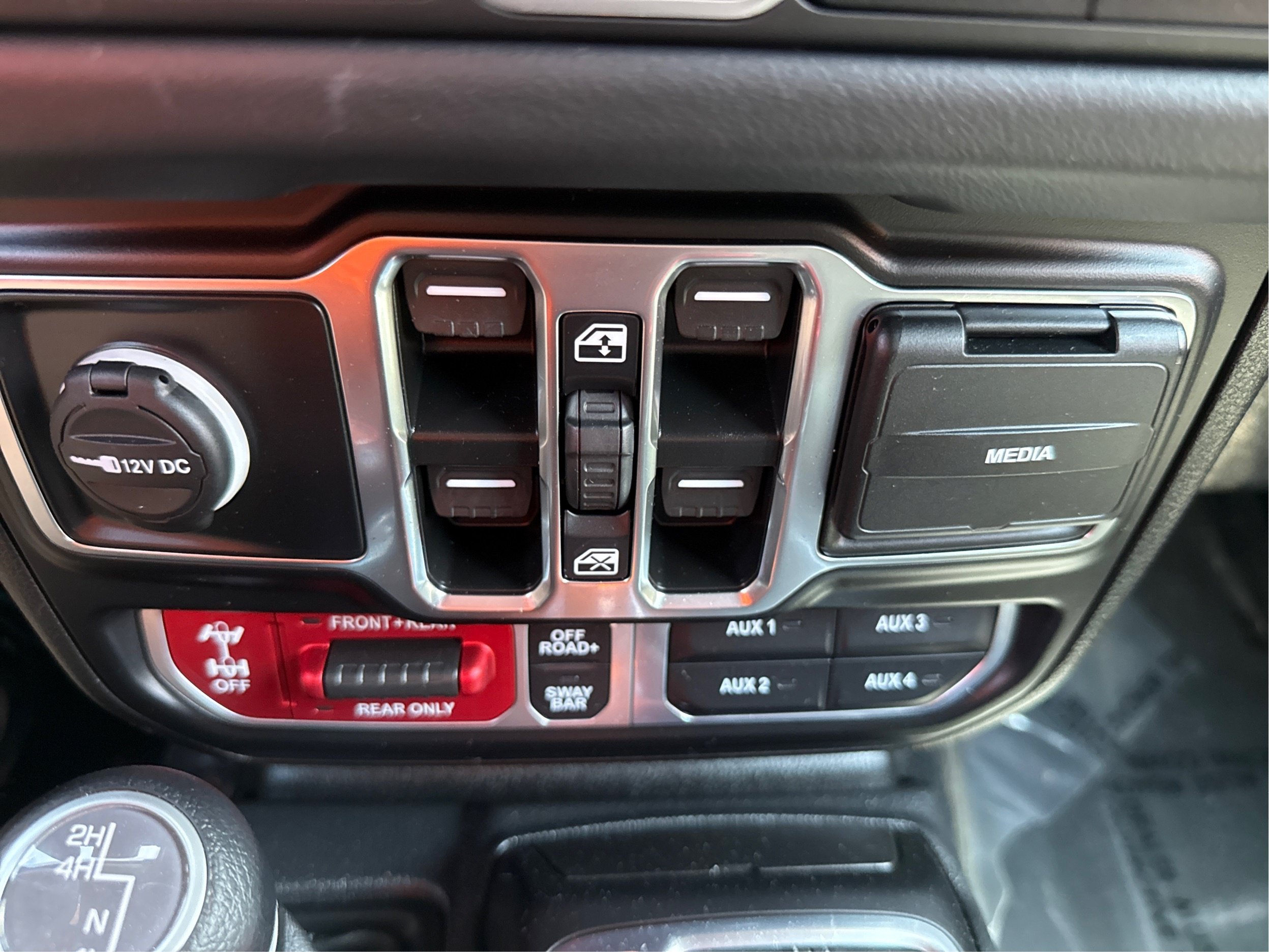 Used 2024 Jeep Wrangler Unlimited Rubicon w/ Technology Group AWD/4WD image 27