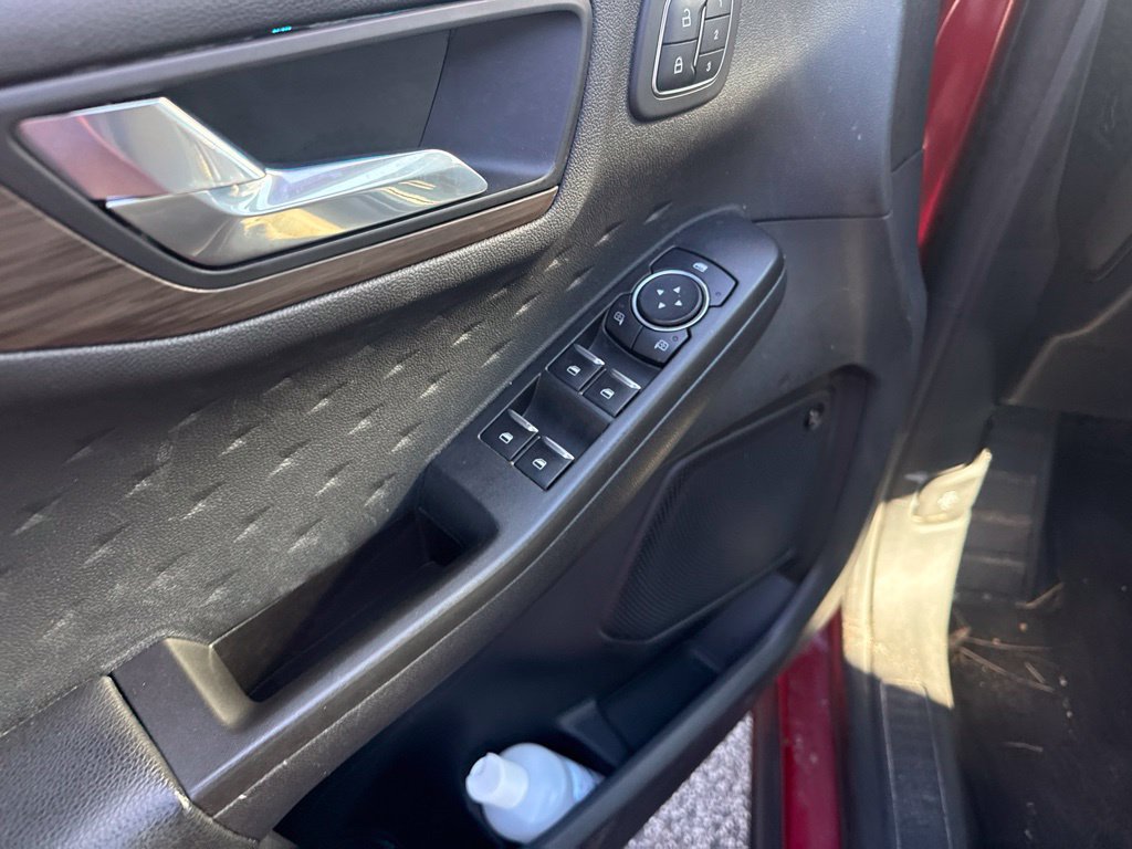 Used 2020 Ford Escape Titanium FWD image 11