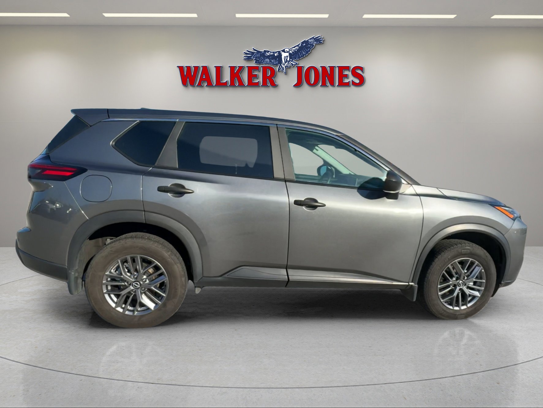 Used 2024 Nissan Rogue S image 2