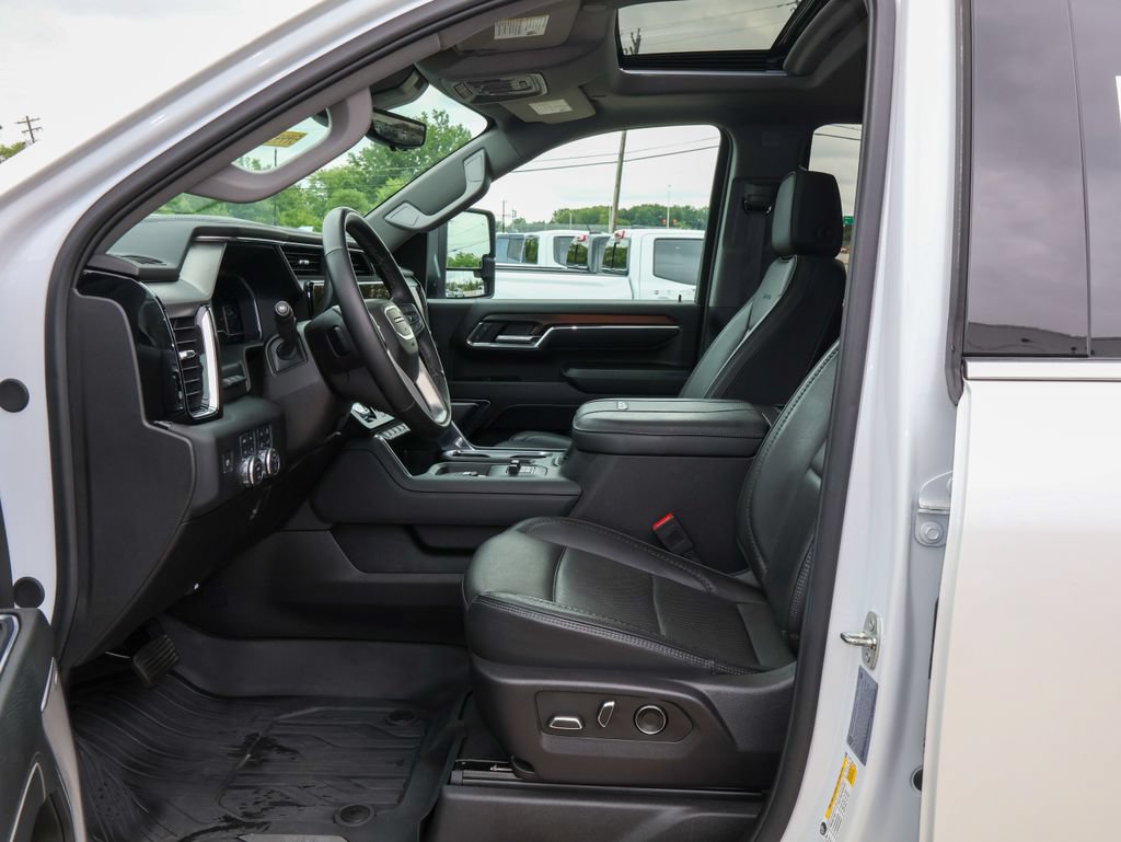 Used 2024 GMC Sierra 3500 Denali w/ Denali Reserve Package AWD/4WD image 9