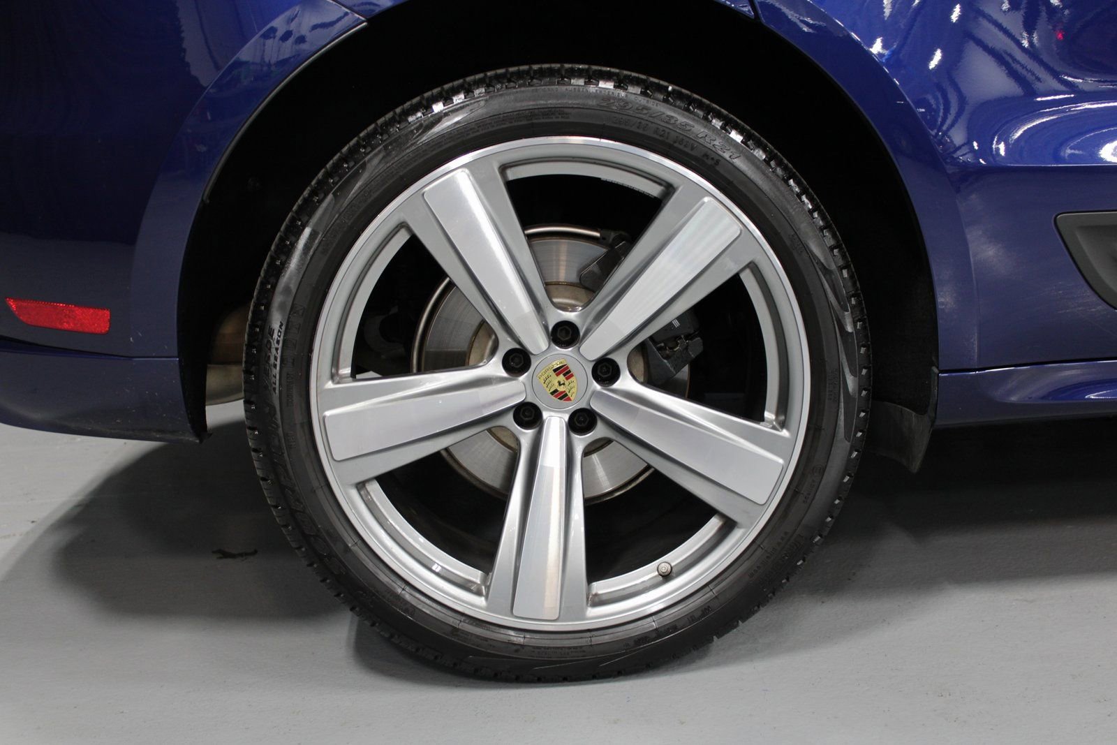 Certified 2025 Porsche Macan image 13