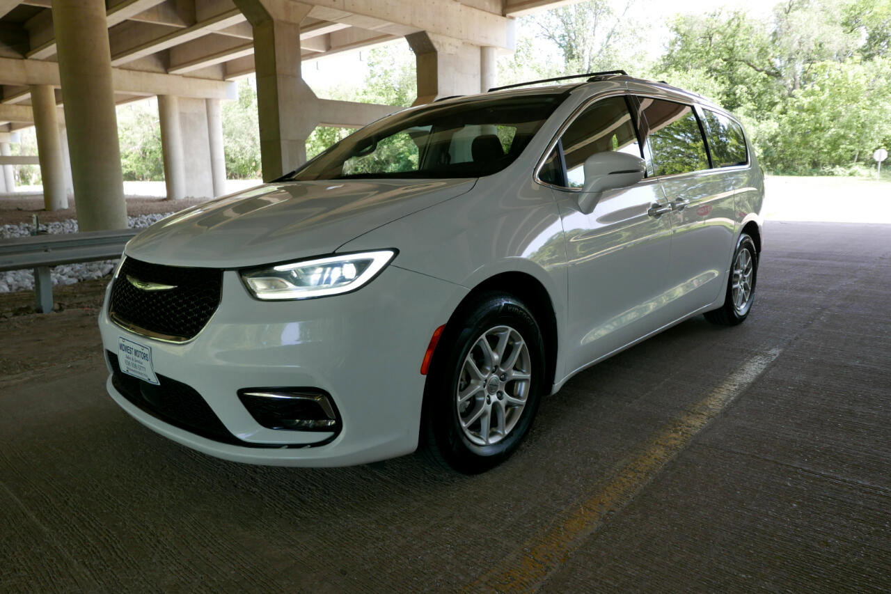 Used 2021 Chrysler Pacifica Touring-L image 27