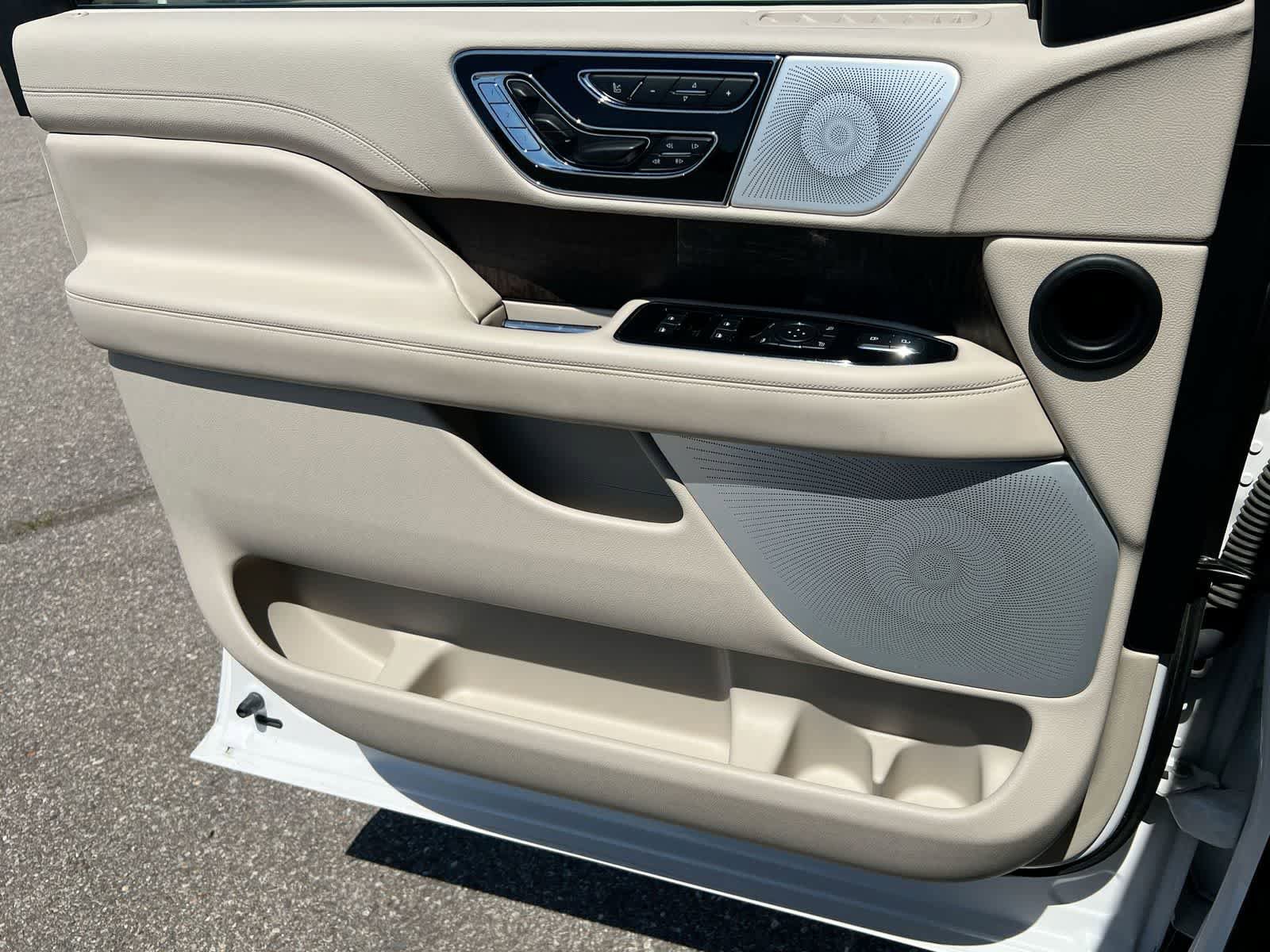 Used 2018 Lincoln Navigator Reserve w/ Technology Package AWD/4WD image 30