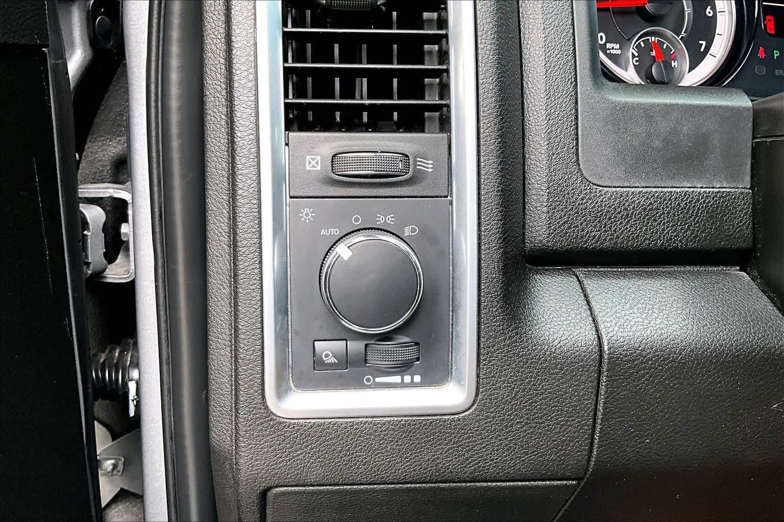Used 2024 RAM 1500 Warlock RWD image 34