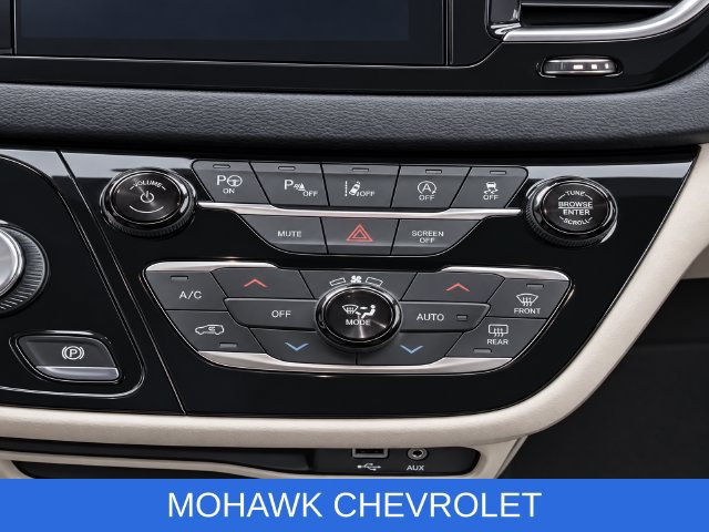 Used 2019 Chrysler Pacifica Touring-L Plus w/ Advanced Safetytec Group FWD image 11