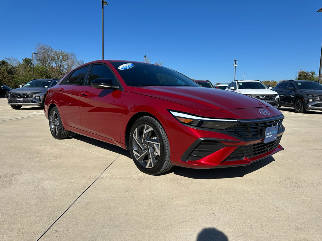Used 2025 Hyundai Elantra Sport image 3