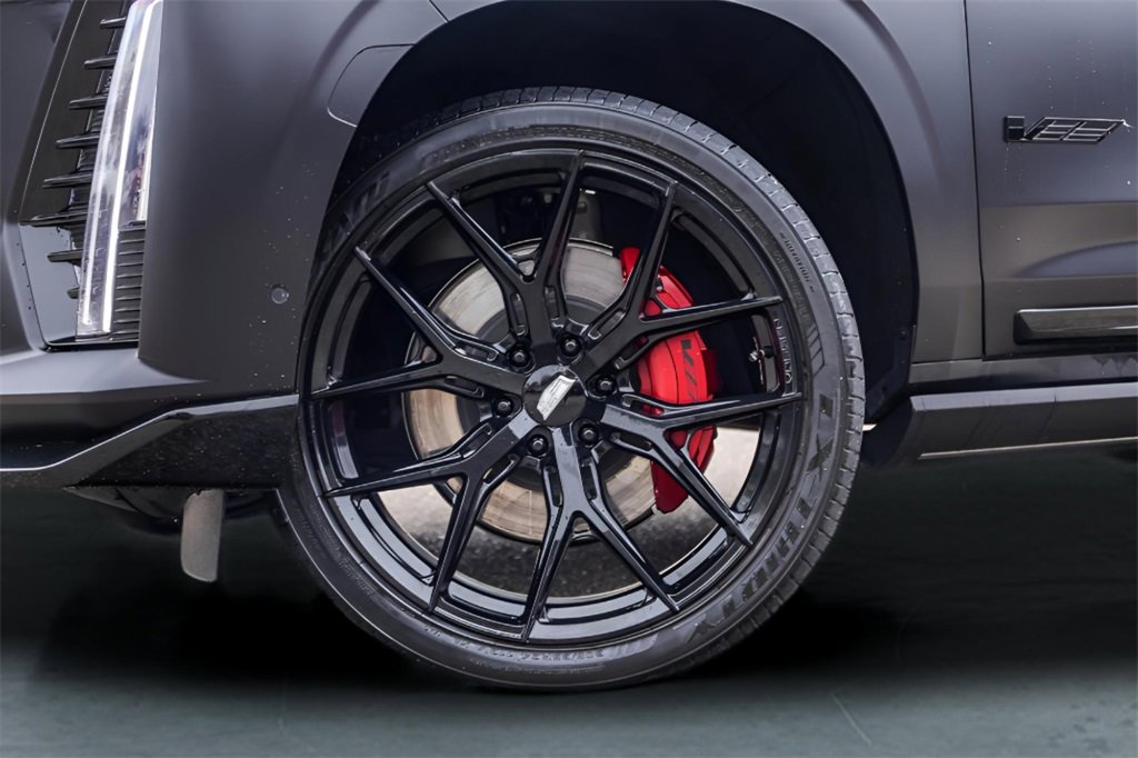 Used 2023 Cadillac Escalade V w/ LPO, ONYX Package image 4