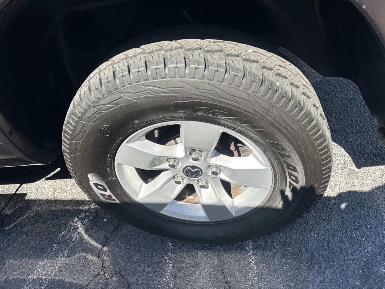 Used 2021 RAM 1500 Classic SLT image 7