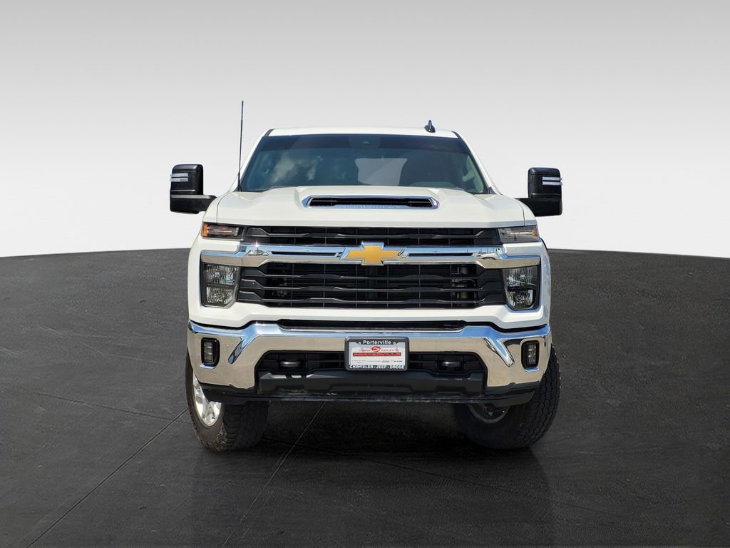 Used 2024 Chevrolet Silverado 2500 LT AWD/4WD image 2