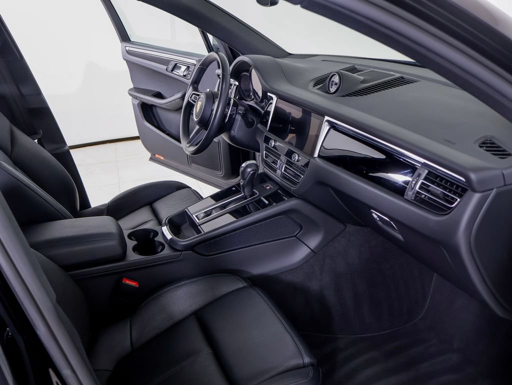 Certified 2023 Porsche Macan S AWD/4WD image 8
