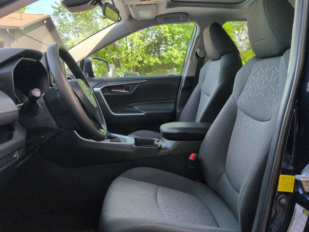 Used 2020 Toyota RAV4 XLE w/ Convenience Package AWD/4WD image 12