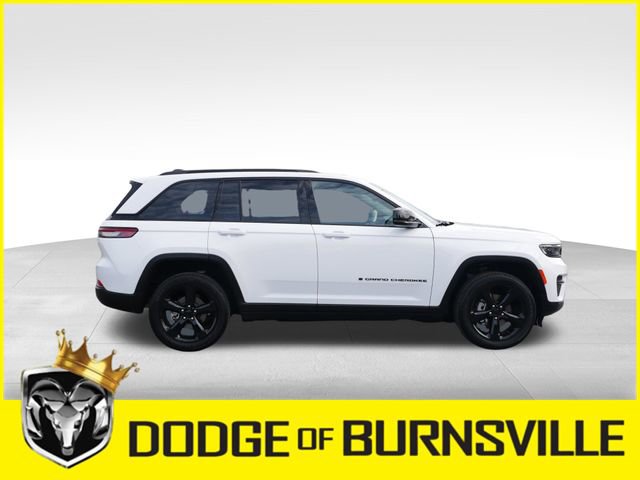 Used 2023 Jeep Grand Cherokee Altitude image 11