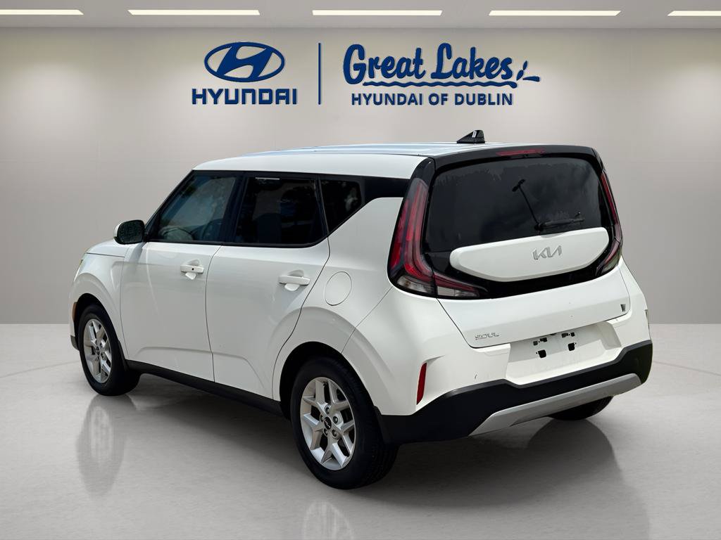 Used 2023 Kia Soul S FWD image 3