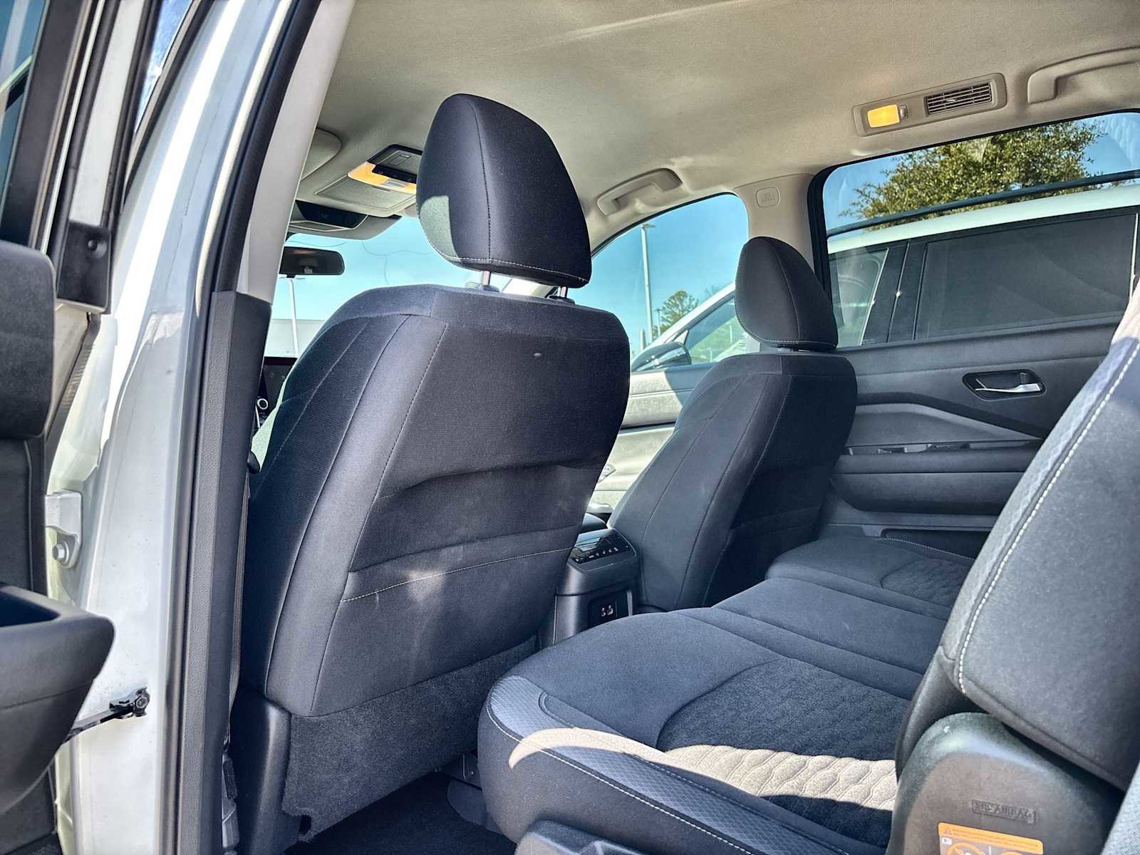 Used 2022 Nissan Pathfinder SV image 18