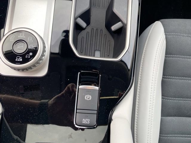 New 2025 Mitsubishi Outlander SE image 33