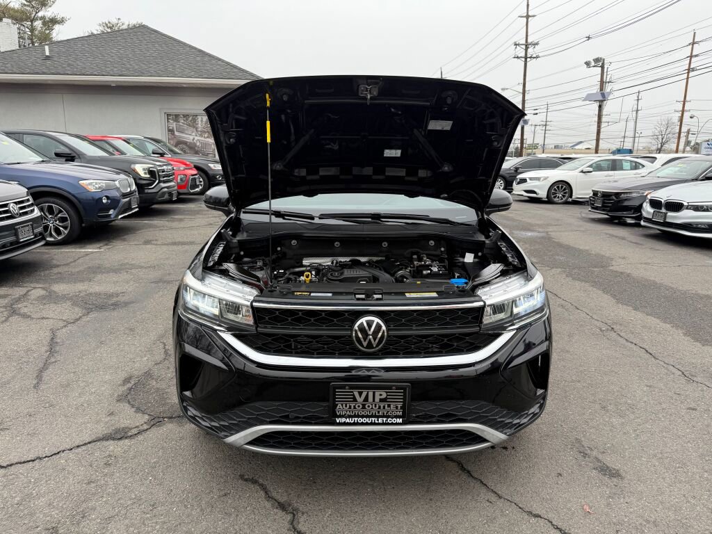 Used 2023 Volkswagen Taos SE w/ Panoramic Sunroof Package AWD/4WD image 33
