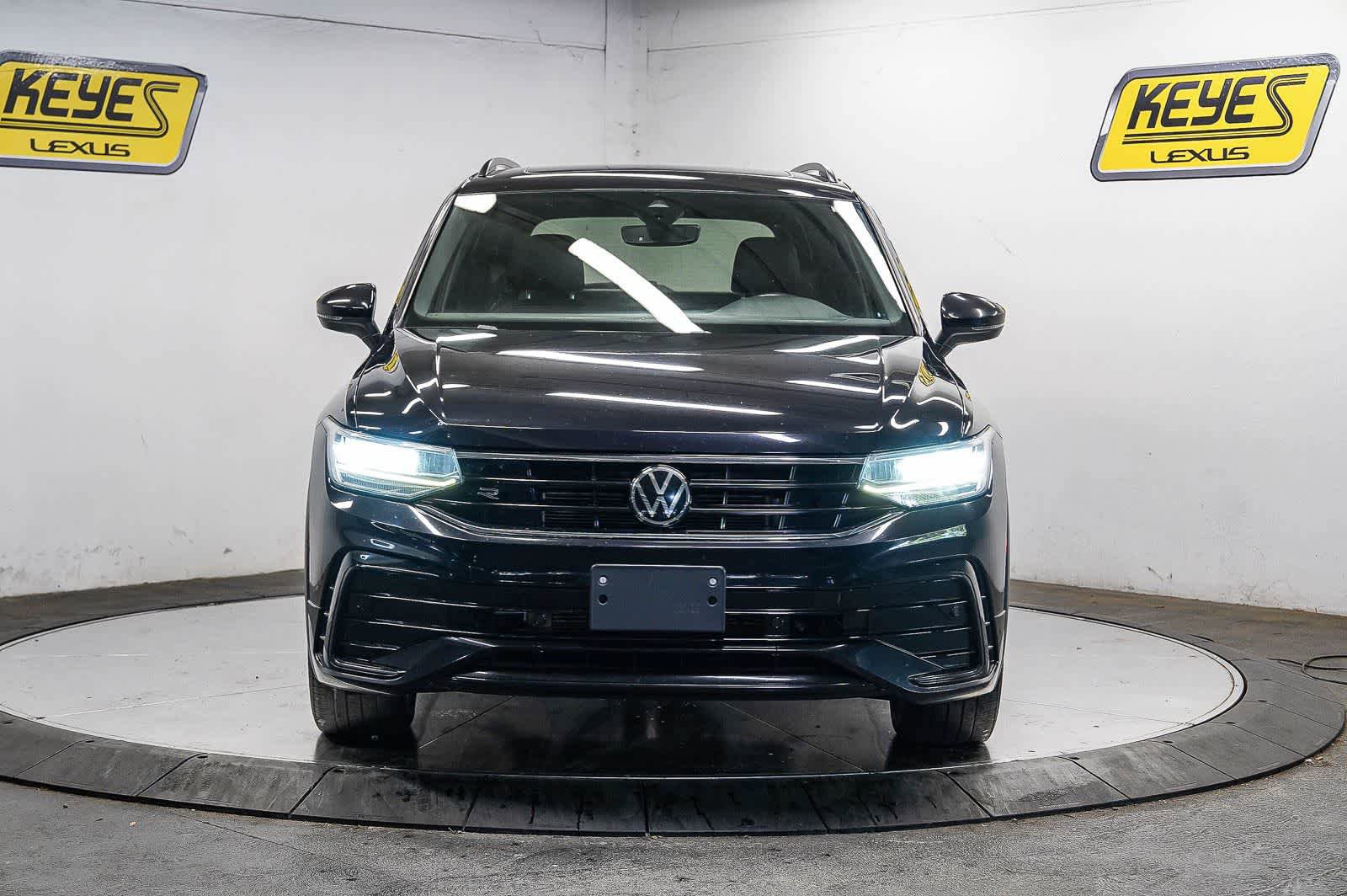Used 2023 Volkswagen Tiguan SE R-Line FWD image 6