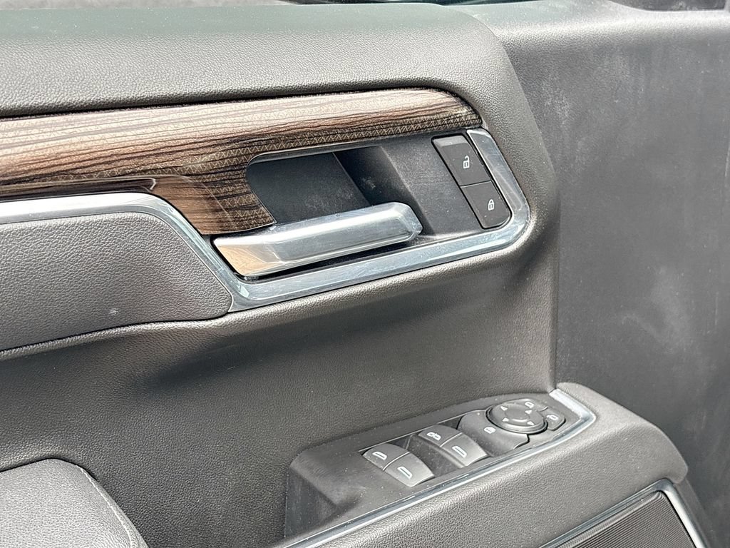 Used 2025 Chevrolet Silverado 1500 LT AWD/4WD image 18