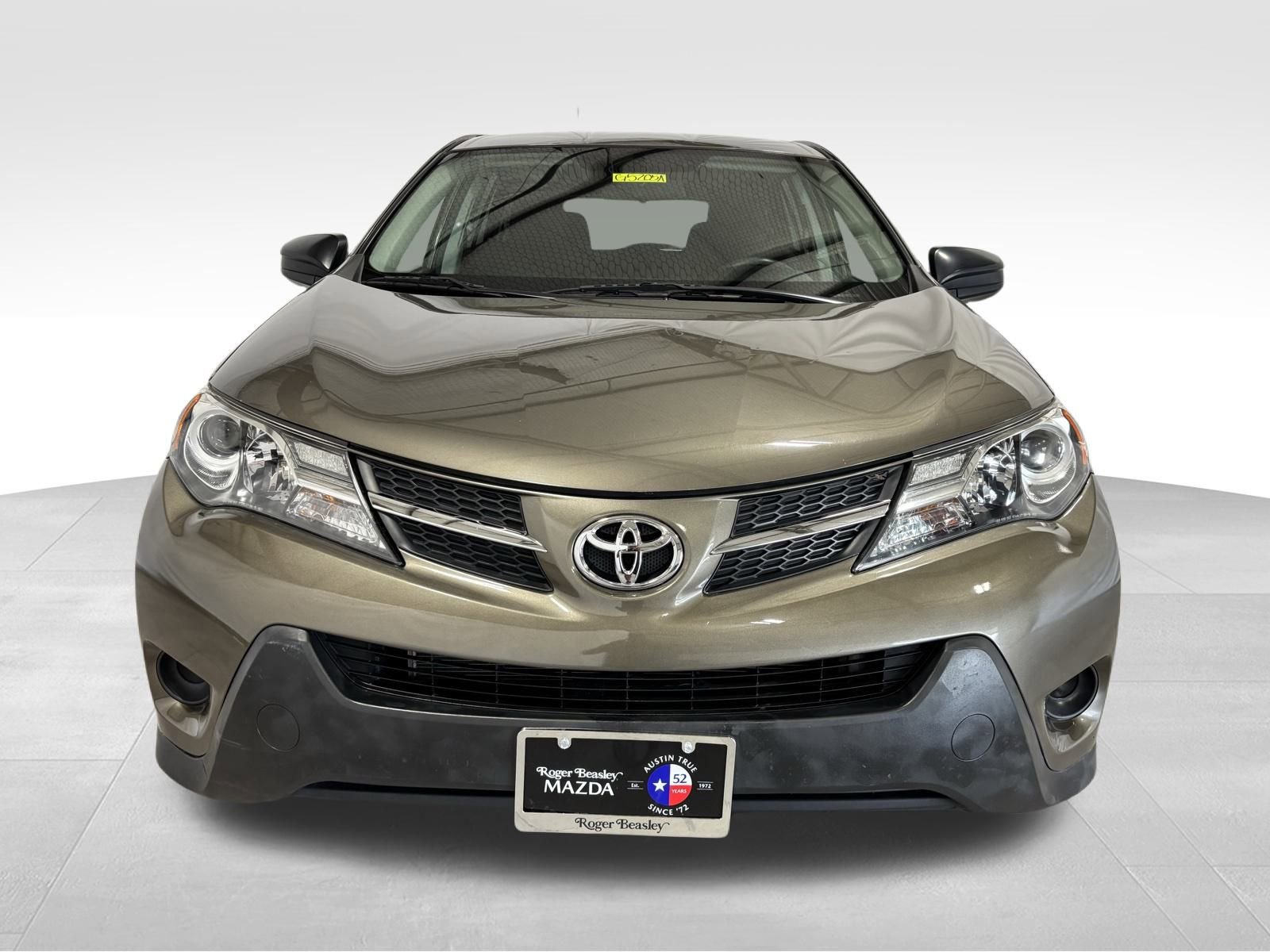 Used 2015 Toyota RAV4 LE image 2