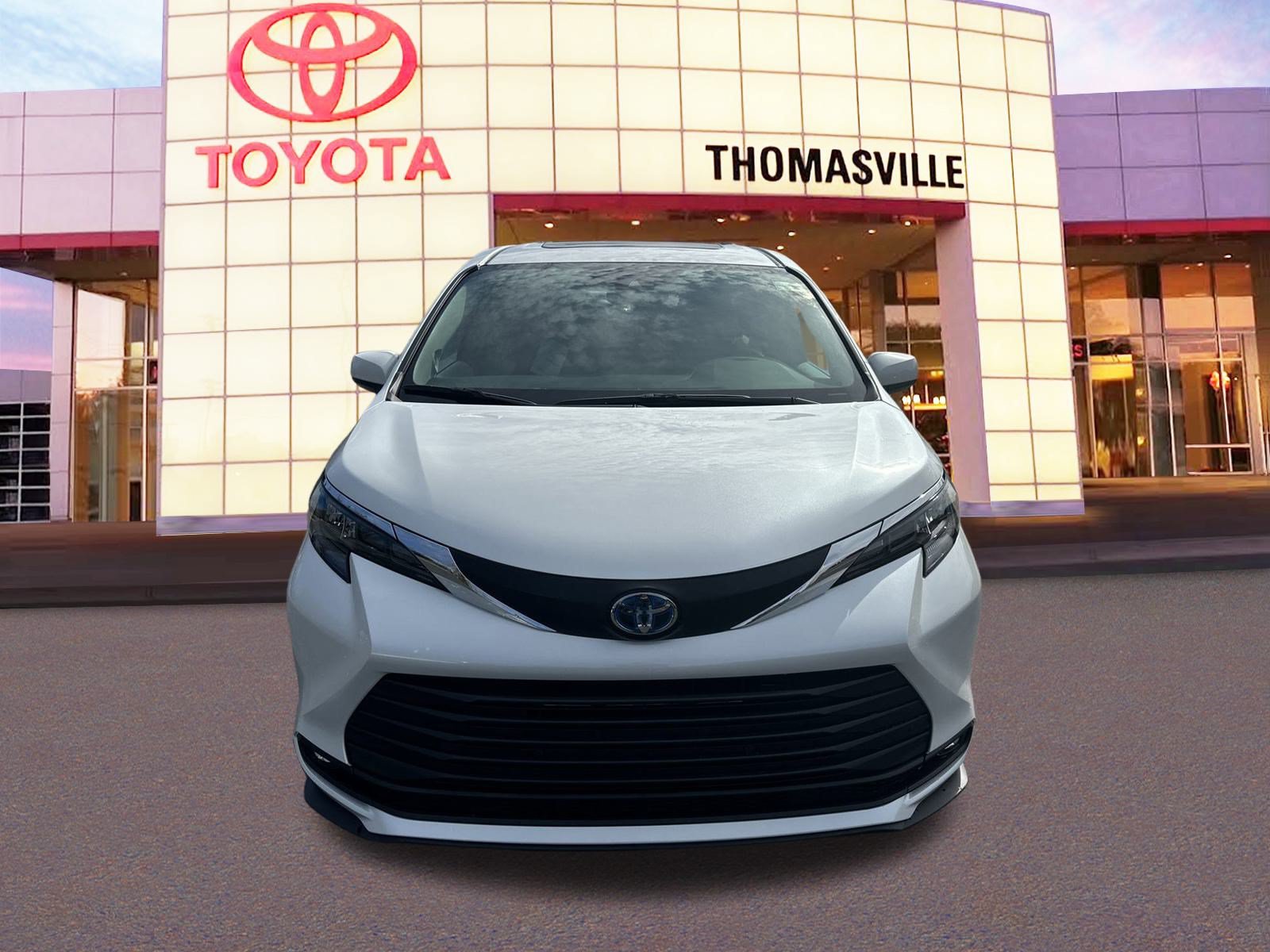 New 2025 Toyota Sienna XLE w/ XLE Plus Package FWD image 2
