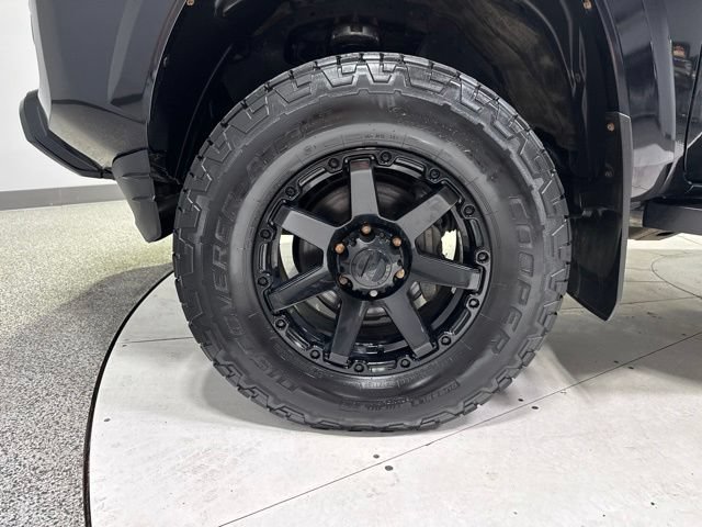 Used 2019 Toyota Tacoma TRD Sport AWD/4WD image 5