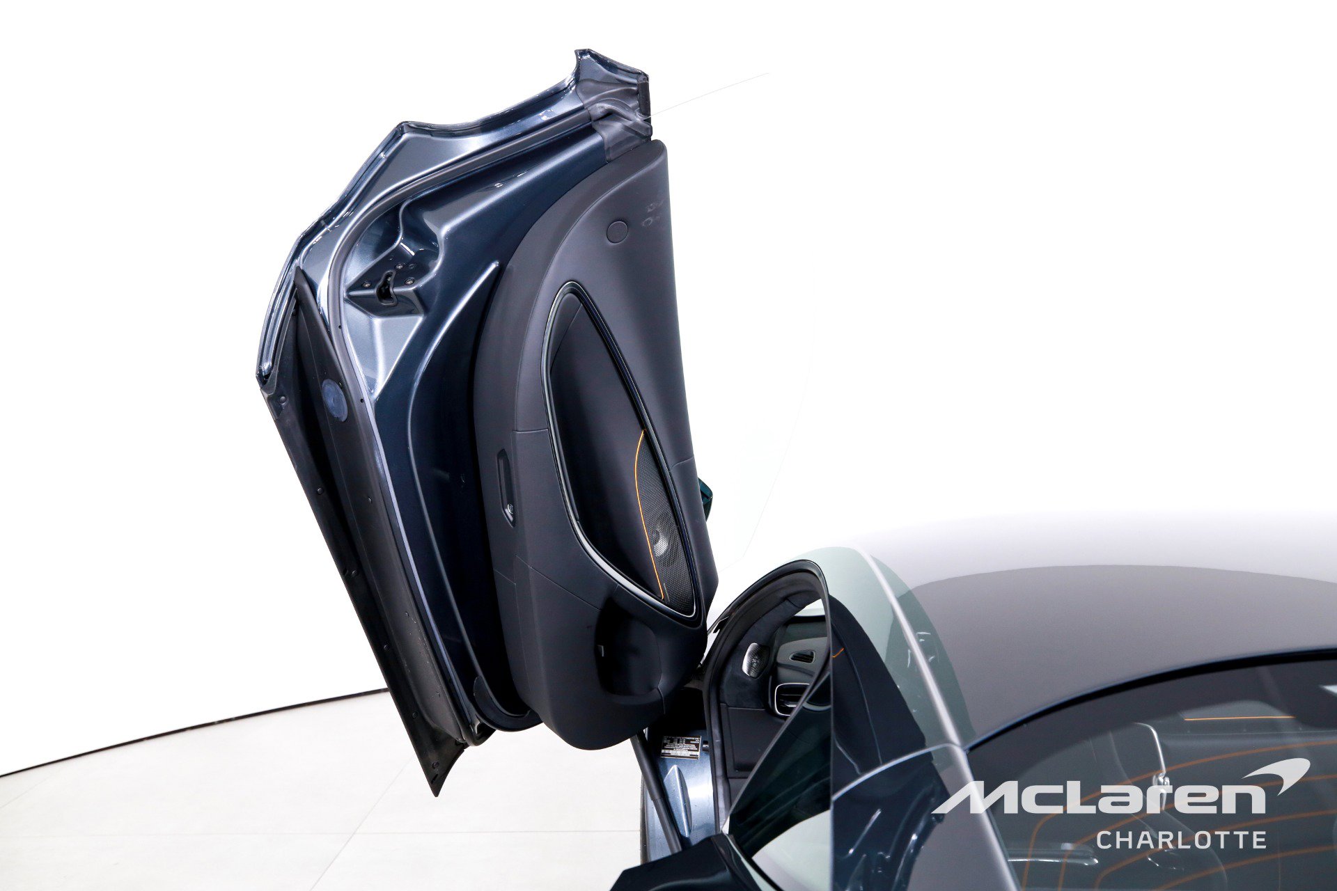 Used 2023 McLaren Artura image 11