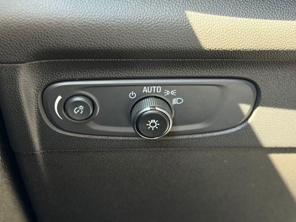 Used 2023 Buick Envision Essence AWD/4WD image 21
