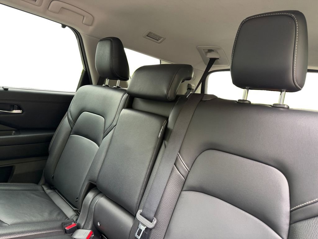 Used 2023 Nissan Pathfinder SL AWD/4WD image 13