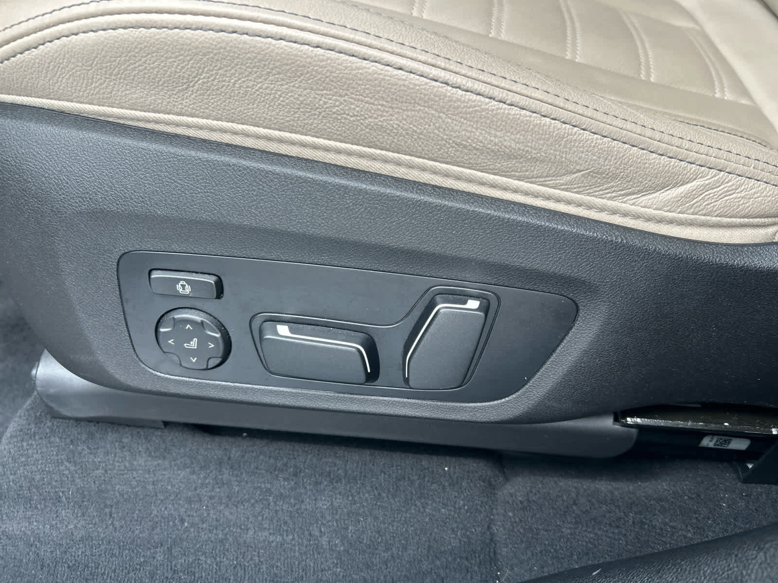 Certified 2024 BMW X3 xDrive30i w/ Premium Package image 22