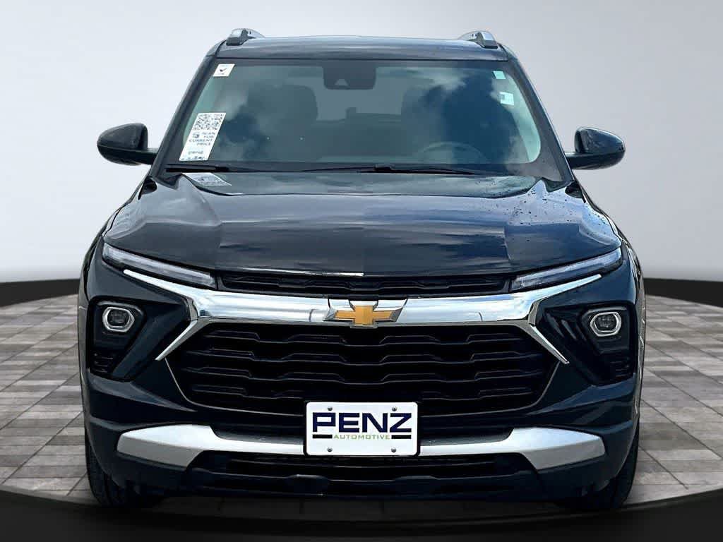 Used 2024 Chevrolet TrailBlazer LT w/ Driver Confidence Package AWD/4WD image 2