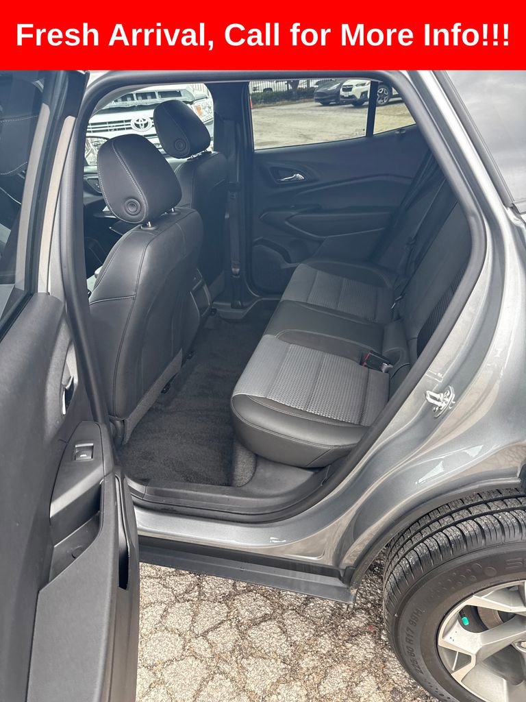 Used 2025 Chevrolet Trax LT image 4