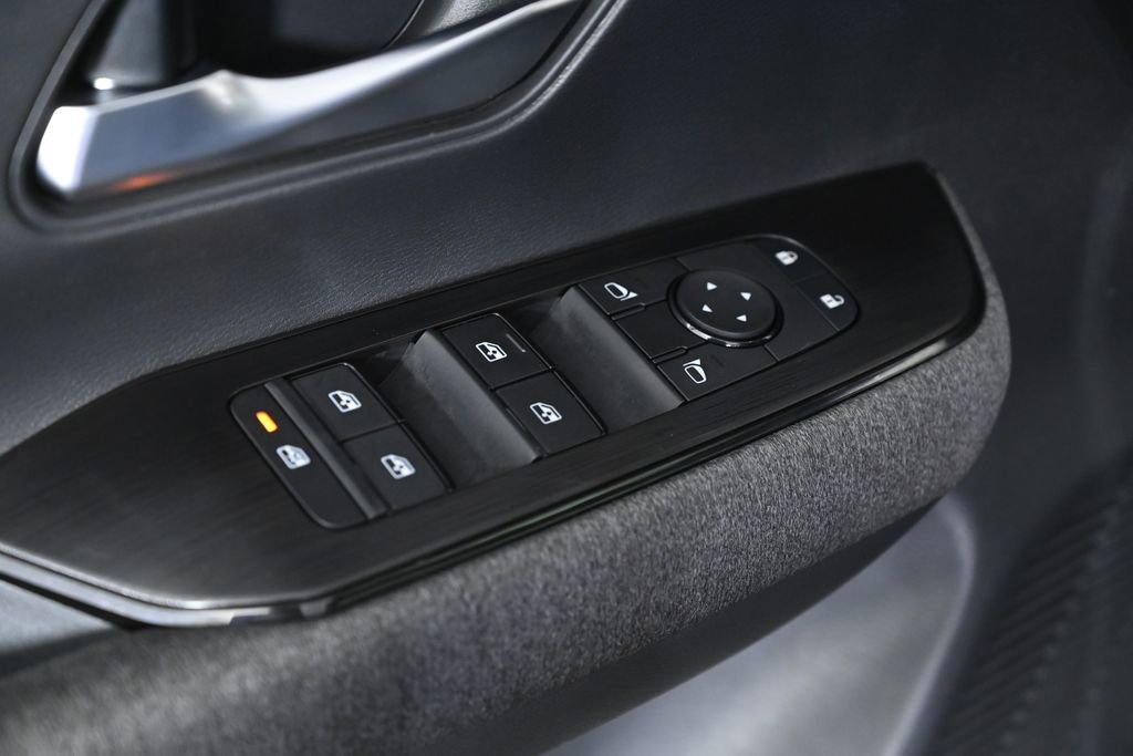 Used 2025 Nissan Kicks SV w/ SV Premium Package image 21