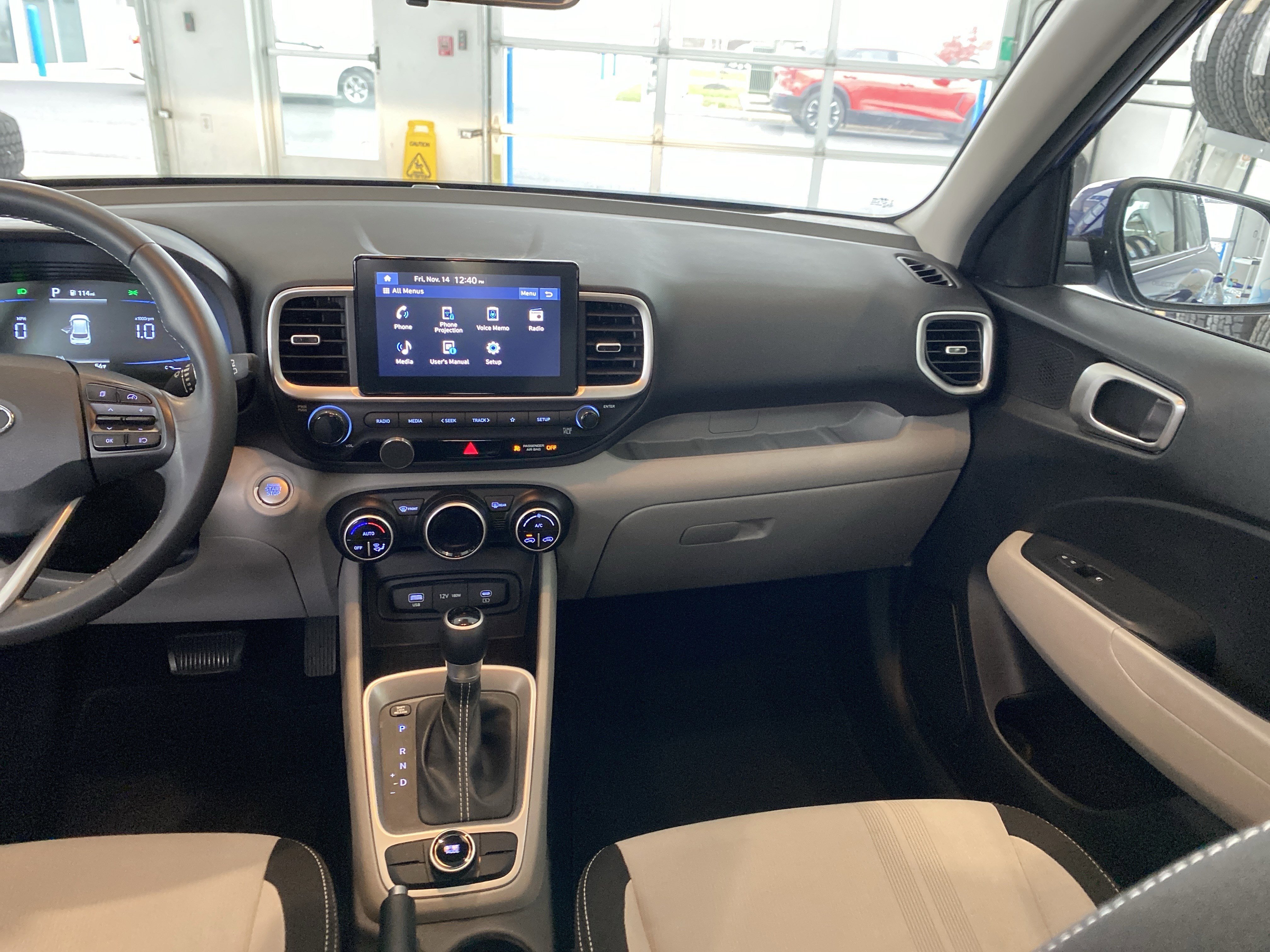 Used 2025 Hyundai Venue SEL image 24