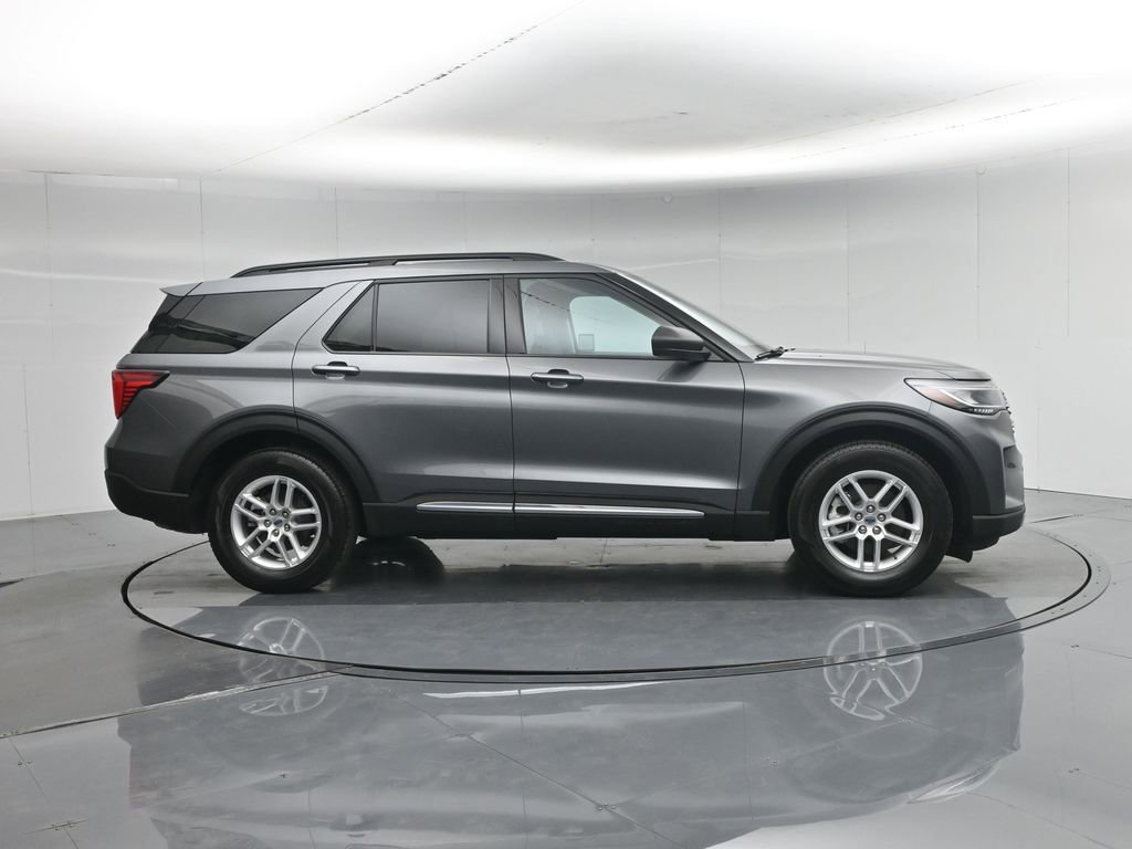 Used 2025 Ford Explorer Active RWD image 30