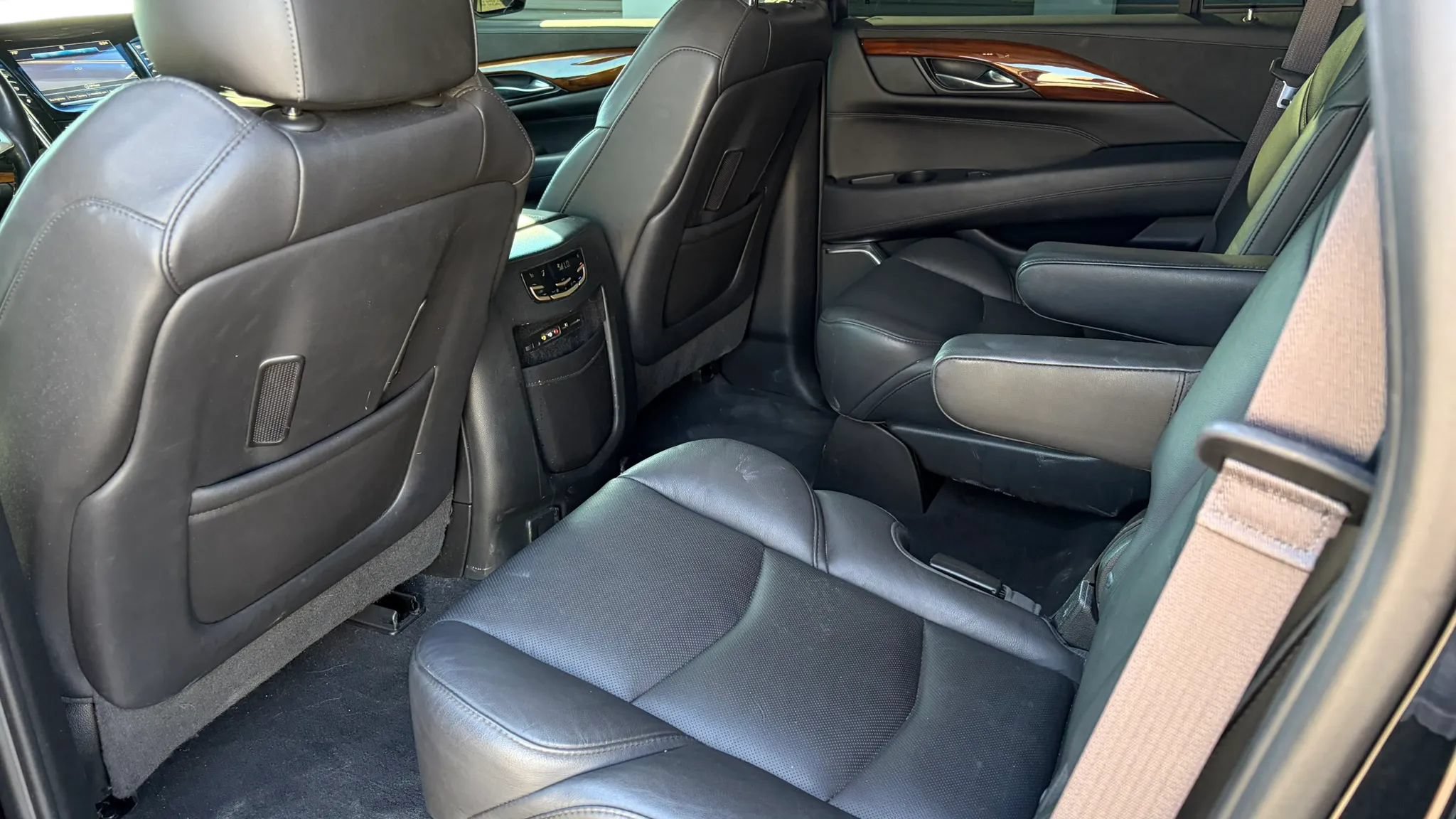 Used 2016 Cadillac Escalade Premium AWD/4WD image 11