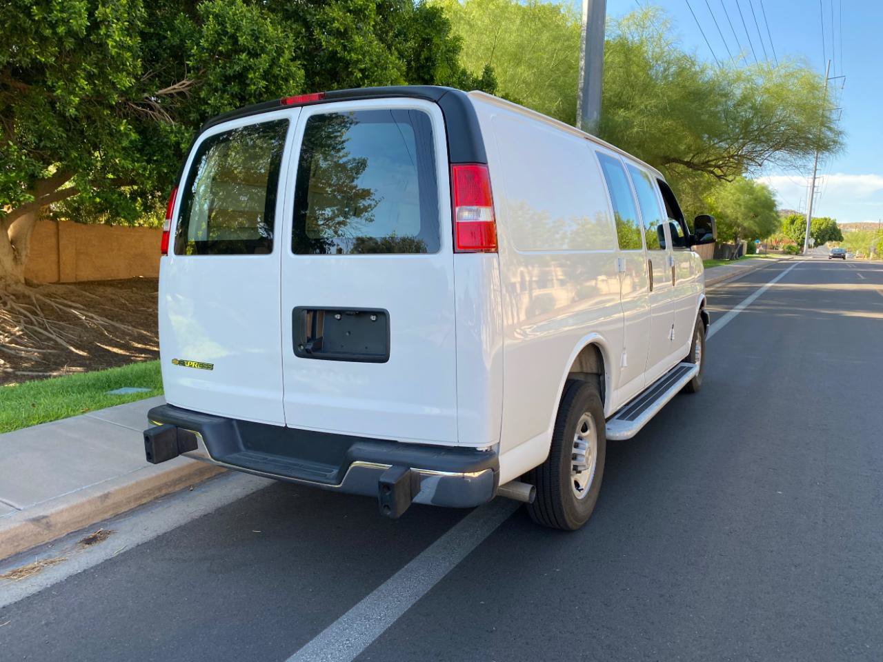 Used 2025 Chevrolet Express 2500 w/ Driver Convenience Package RWD image 4