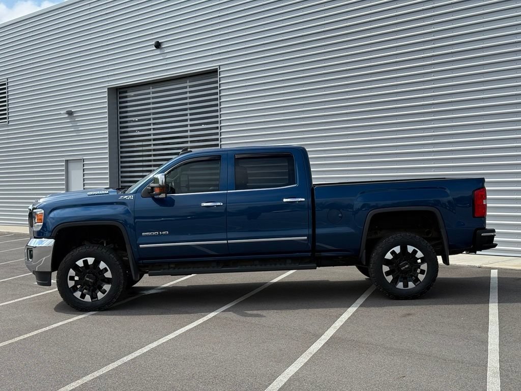 Used 2019 GMC Sierra 2500 SLT w/ Duramax Plus Package AWD/4WD image 11