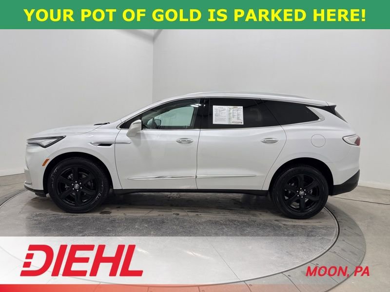 Used 2023 Buick Enclave Essence w/ Sport Touring Edition image 4