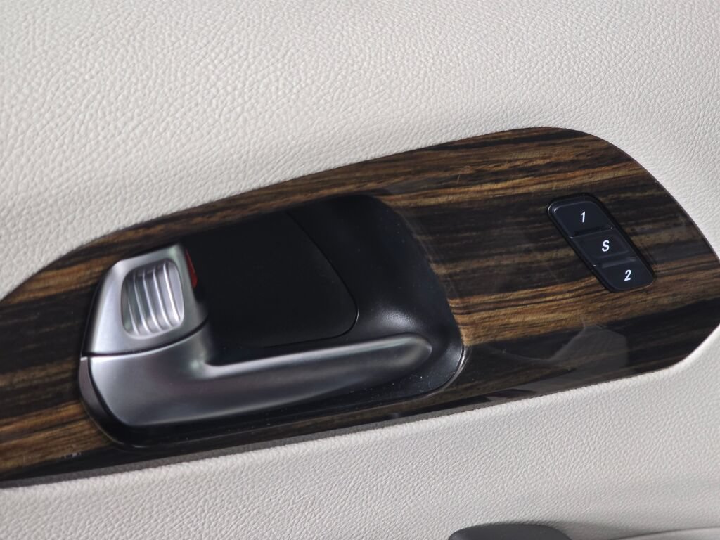 Used 2022 Chrysler Pacifica Limited w/ Uconnect Theater Family Group FWD image 39