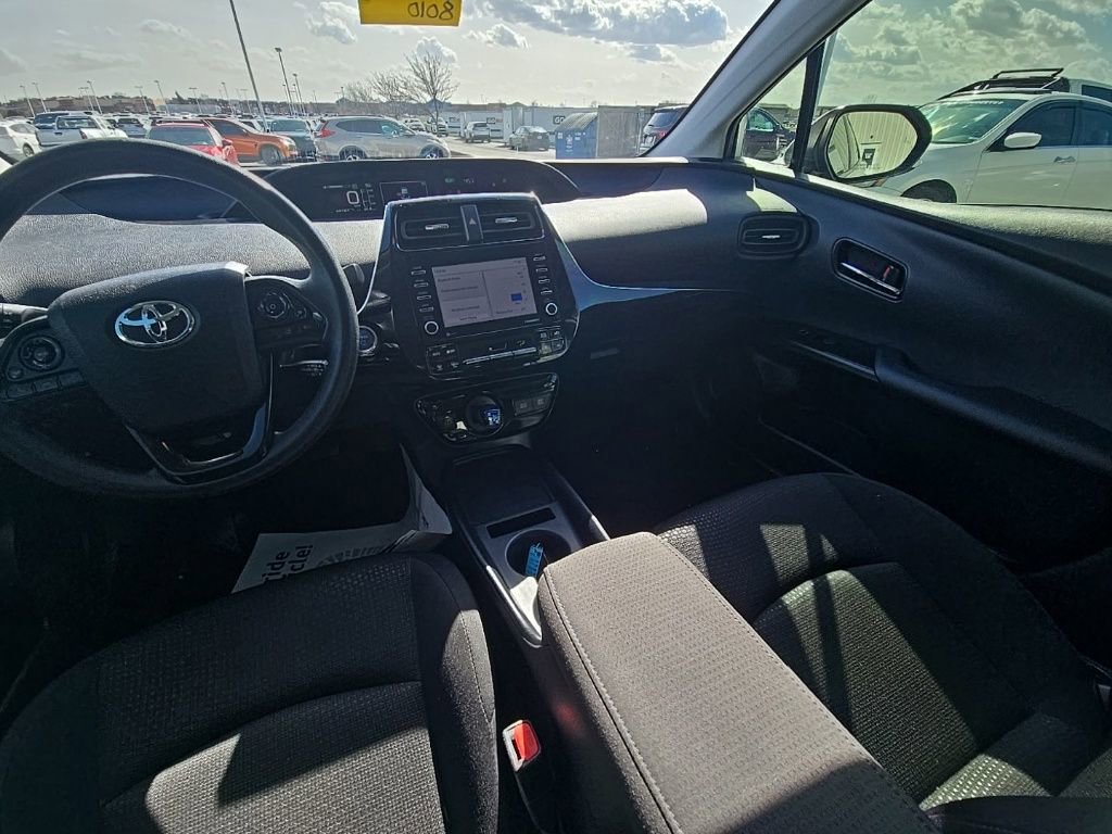 Used 2022 Toyota Prius LE image 24